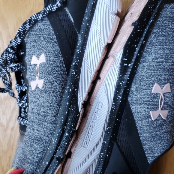 Under Armour Running Shoe Pink/Black - Picture 8 of 12